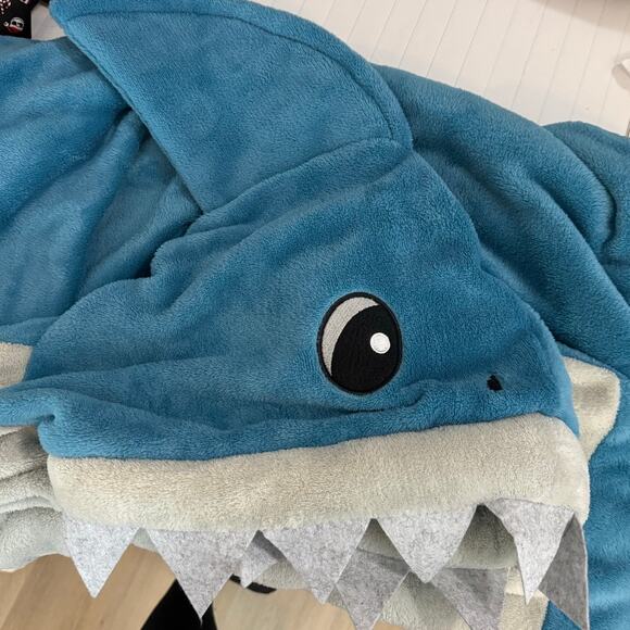 BIOWORLD Shark Oversized Hoodie NEW Fleece Soft Pockets One Size Fits Most - Picture 6 of 8